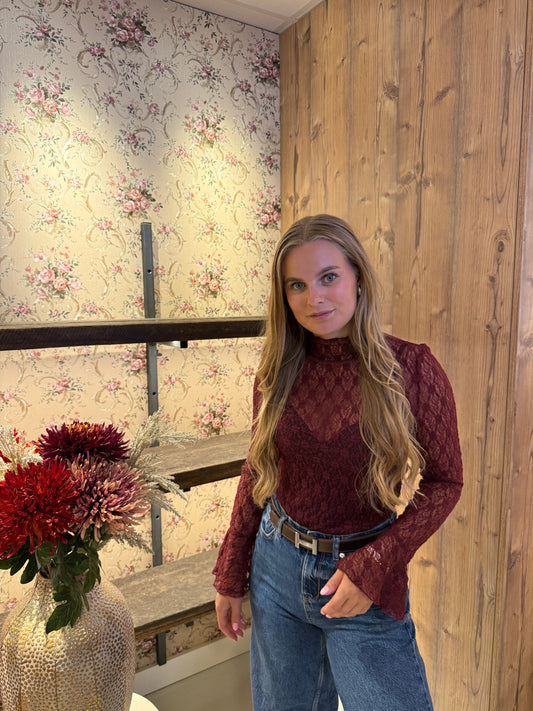 June lace top bordeaux