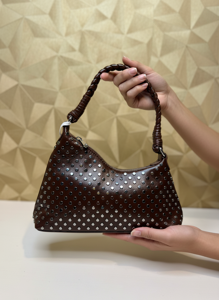 Close-up van model met tas